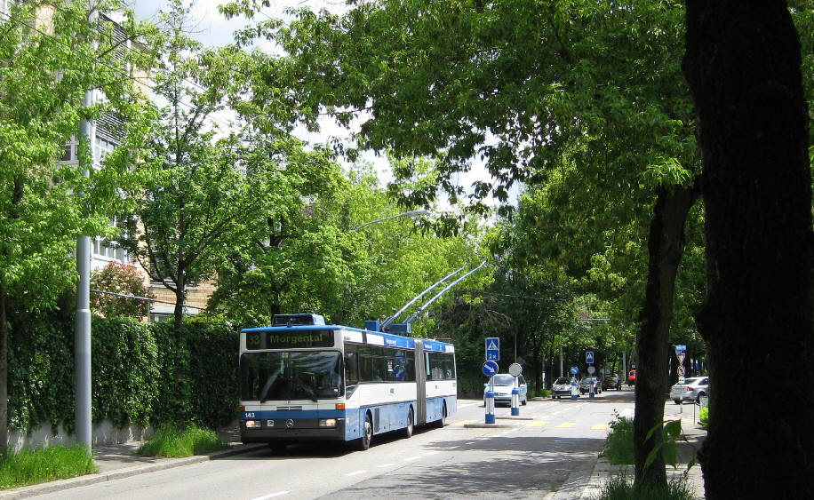 Gladbachstrasse Zrich Fluntern. 33er Bus VBZ Zri-Linie. Buslinie 33