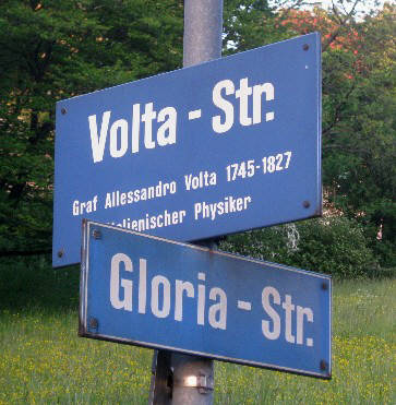 Ecke Voltastrasse und Gloriastrasse in Zrich Fluntern. Graf Allessandro Volta, italienischer Physiker., 1745 - 1827